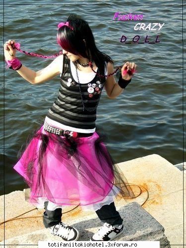 emo girl pun shi nishte poze&nbsp;