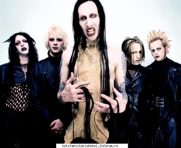 marlyn manson marlyn super vreun concert place marlyn manson .....dar mai mult